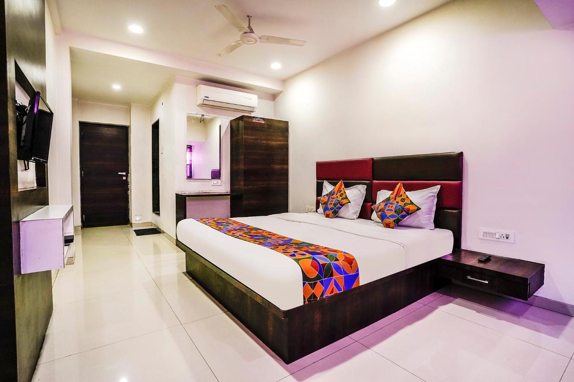 Hotel Fabexpress Raj Tourist Nashik Esterno foto